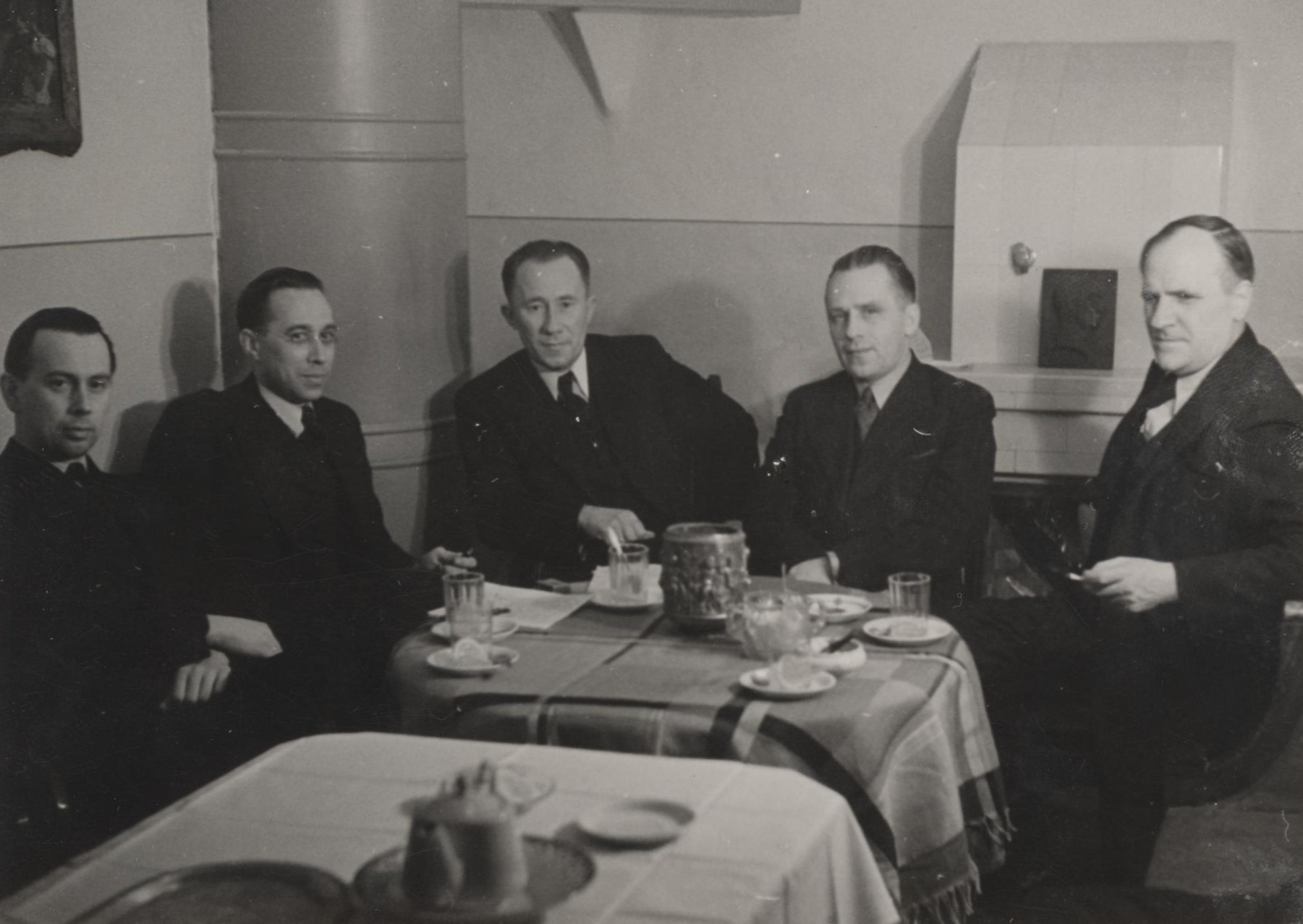 Meeting of the museum's organizing committee in the "Palla" art school on 18 March 1940. From left: Ilmar Lill, Jaan Kitzberg, Juhan Püttsepp, Elmar Roots, Anton Starkopf.